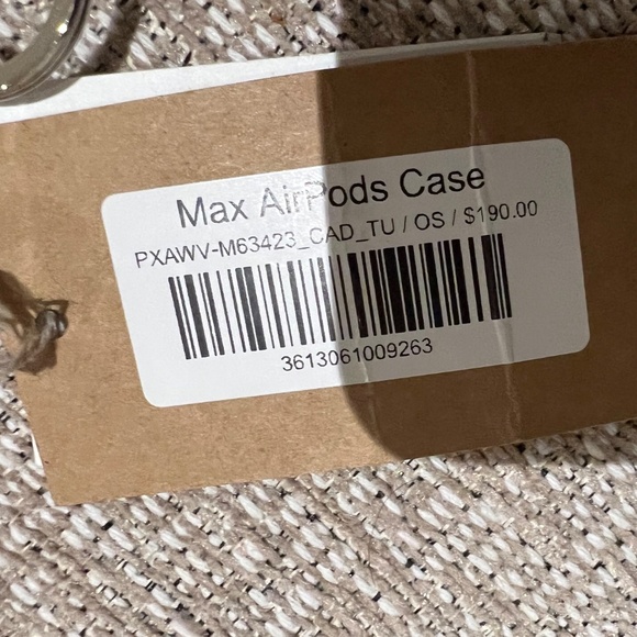 A.P.C. Max AirPods case genuine leather - Picture 3 of 7